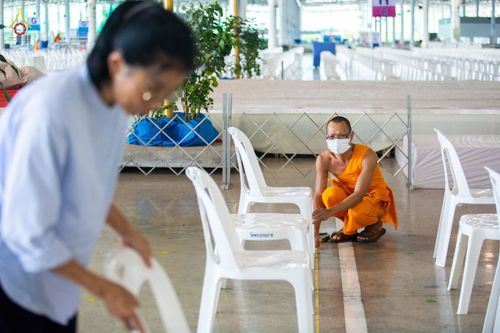 ภาพ No.88697:คณะสงฆ์ เจ้าหน้าที่ และสาธุชน ทุ่มเทแรงกายแรงใจเตรียมงาน เพื่องานวันครูผู้ค้นพบวิชชาธรรมกาย ตั้งแต่วันที่ 20 กันยายน พ.ศ. 2566