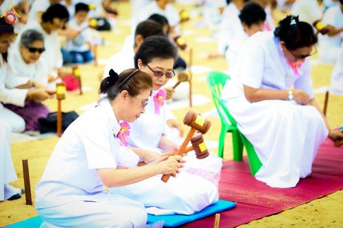 ภาพ No.140453:พิธีตอกเสาเข็มเป็นปฐมฤกษ์ เพื่อสร้างกุฎิและหอสวดมนต์ และพิธีทอดผ้าป่าบำรุงวัด ณ วัดกลางธนรินทร์ ต.บ้านแป้ง อ.พรหมบุรี จ.สิงห์บุรี วันอาทิตย์ที่ 9 มิถุนายน พ.ศ.2567