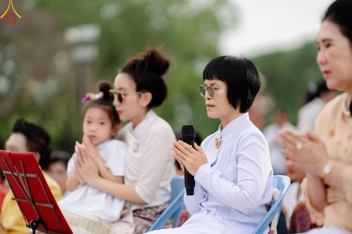 ภาพ No.138531:พิธีตักบาตร วัดราชบูรณะ จ.พระนครศรีอยุธยา วันที่ 25 พฤษภาคม พ.ศ.2567