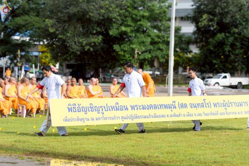 ภาพ No.239763:วันที่ 16-17 สิงหาคม พ.ศ. 2568 การปฏิบัติหน้าที่ของเจ้าหน้าที่ทุกสถานะ เพื่องานพิธีอัญเชิญรูปเหมือนพระมงคลเทพมุนี (สด จันทสโร) และพิธีกดปุ่มอัญเชิญรูปเหมือน พระมงคลเทพมุนี (สด จันทสโร) ณ มหาวิหารแก้วพระมงคลเทพมุนี ศูนย์ปฏิบัติธรรมแก้วเมืองเลย จ.เลย