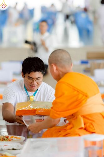 ภาพ No.226917:วันเสาร์ที่ 31 พฤษภาคม พ.ศ. 2568 พิธีถวายภัตตาหารเมนูสวรรค์ "เพื่อการบรรลุธรรม" ณ หอฉันคุณยายอาจารย์ วัดพระธรรมกาย