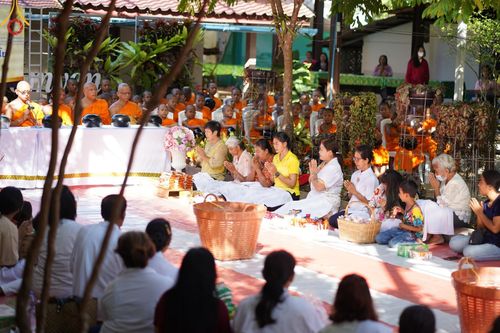 ภาพ No.61075:สามเณรออกบิณฑบาต และกิจกรรมอบรมสามเณร ในโครงการบรรพชาสามเณรฟื้นฟู พระพุทธศาสนาทั่วไทย ณ ศูนย์อบรมที่พักสงฆ์บ้านร่มเย็น จ.นราธิวาส วันที่ 2-15 เมษายน พ.ศ. 2567