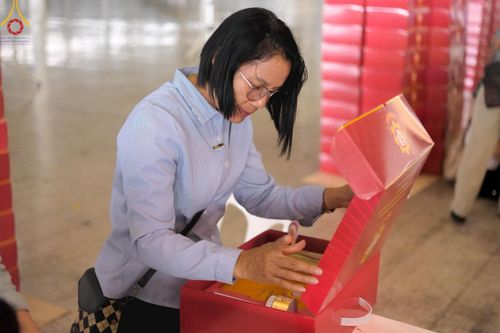 ภาพ No.212030:วันจันทร์ที่ 17 มีนาคม พ.ศ. 2568 บุญบรรจุกล่องไทยธรรม เพื่อถวายแด่พระสังฆาธิการ 40,000 กว่าวัดทั่วไทย ในวันคุ้มครองโลก 22 เมษายน พ.ศ. 2568 ณ บ้านแก้วเรือนทองคุณยายฯ วัดพระธรรมกาย