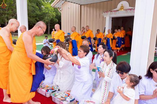 ภาพ No.234605:วันอาทิตย์ที่ 20 กรกฎาคม  พ.ศ.2568 พิธีทอดผ้าป่าภาคพื้นอเมริกา พิธีเจริญพระพุทธมนต์ ฉลองอาคารแก้วธรรมชัยรัตนอนันต์ วัดพระธรรมกายเทนเนสซี ประเทศสหรัฐอเมริกา