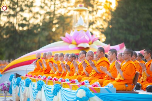 ภาพ No.192962:พิธีตักบาตรพระธรรมยาตรา ณ อนุสรณ์สถานคลองบางนางแท่น อ.สามพราน จ.นครปฐม ในโครงการธรรมยาตรา กตัญญูบูชา มหาปูชนียาจารย์ พระมงคลเทพมุนี(สด จนฺทสโร) พระผู้ปราบมาร อนุสรณ์สถาน 7 แห่ง ปีที่ 13 วันที่ 11 มกราคม พ.ศ.2568