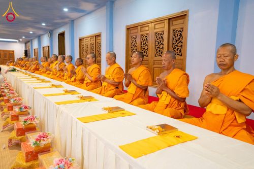 ภาพ No.196922:พิธีถวายภัตตาหารเป็นสังฆทาน แด่พระธรรมยาตรา ณ วัดโบสถ์(บน) ตำบลบางคูเวียง อำเภอบางกรวย จังหวัดนนทบุรี ในโครงการธรรมยาตรา กตัญญูบูชา มหาปูชนียาจารย์ พระมงคลเทพมุนี(สด จนฺทสโร) พระผู้ปราบมาร อนุสรณ์สถาน 7 แห่ง ปีที่ 13 วันที่ 18 มกราคม พ.ศ. 2568