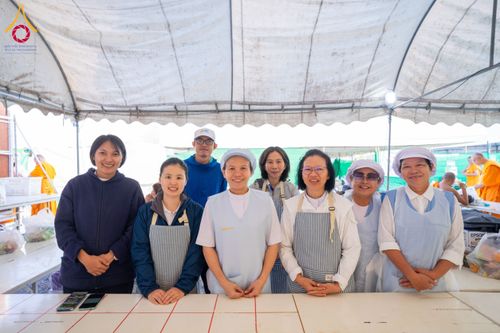 ภาพ No.192544:พิธีถวายภัตตาหารเป็นสังฆทาน แด่พระธรรมยาตรา ณ อนุสรณ์สถานคลองบางนางแท่น อ.สามพราน จ.นครปฐม ในโครงการธรรมยาตรา กตัญญูบูชา มหาปูชนียาจารย์ พระมงคลเทพมุนี(สด จนฺทสโร) พระผู้ปราบมาร อนุสรณ์สถาน 7 แห่ง ปีที่ 13 วันที่ 10 มกราคม พ.ศ. 2568