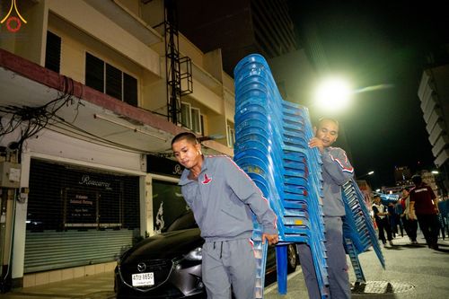 ภาพ No.151636:V.55 ทีมใหญ่ที่หาดใหญ่ เจ้าหน้าที่ทุกสถานะ หลายสัญชาติ ร่วมกันจัดงานตักบาตรที่หาดใหญ่ วันที่ 10-11 สิงหาคม พ.ศ. 2567