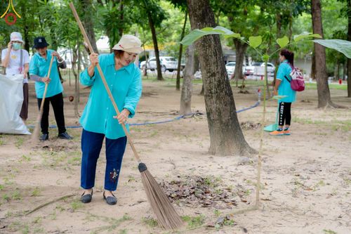 ภาพ No.145961:ชมรมจิตอาสาอนุรักษ์สิ่งแวดล้อม รับบุญทำความสะอาดบริเวณโบสถ์พระไตรปิฎก วัดพระธรรมกาย จ.ปทุมธานี วันที่ 25 กรกฎาคม พ.ศ. 2567