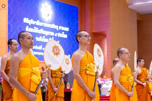 ภาพ No.236220:วันที่ 3 สิงหาคม พ.ศ. 2568 พิธีมุทิตาสักการะพระภิกษุ ผู้สอบได้เปรียญธรรม 9 ประโยค ระดับโลก ปีที่ 37, พิธีมอบโล่และทุนการศึกษา สำนักเรียนบาลีดีเด่นทั่วประเทศ ณ ห้องแก้วสารพัดนึก 1 วัดพระธรรมกาย