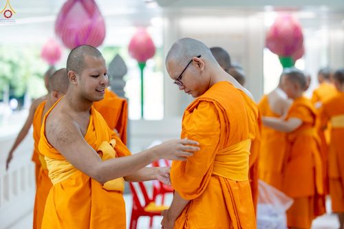 ภาพ No.229155:วันเสาร์ที่ 14 มิถุนายน พ.ศ. 2568 พิธีบรรพชา , พิธีถวายบาตร , พิธีอุปสมบท ในโครงการบรรพชาอุปสมบทหมู่ ผู้บริหารรุ่นที่ 15 และ อุดมศึกษา รุ่นที่ 52 ณ โบสถ์พระไตรปิฎก วัดพระธรรมกาย