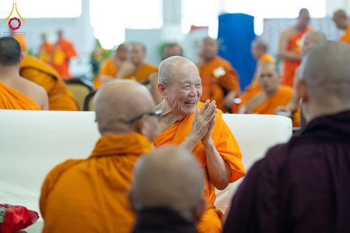 ภาพ No.185257:พิธีถวายมหาสังฆทาน 1,000 วัด ในวาระอายุวัฒนมงคล 84 ปี หลวงพ่อทัตตชีโว วันอาทิตย์ที่ 22 ธันวาคม พ.ศ. 2567 ณ สภาธรรมกายสากล วัดพระธรรมกาย