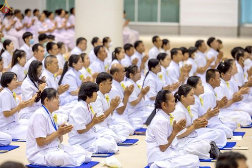 ภาพ No.233775:วันเสาร์ที่ 19 กรกฎาคม พ.ศ.2568 วันมหารำลึก ครั้งที่ 35 พิธีรำลึกถึงนักสร้างบารมี , พิธีสวดพระพุทธมนต์ , พิธีทอดผ้าบังสกุลและถวายไทยธรรม วัดพระธรรมกาย