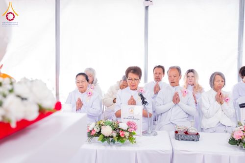 ภาพ No.135475:พิธีเจริญพระพุทธมนต์สมโภช แก้วบรมจักรพรรดิรัตนอนันต์ สถาปนาอาคารปฏิบัติธรรม แก้วธรรมชัยรัตนอนันต์ บูชาธรรมเนื่องในโอกาสอายุวัฒนมงคล 80 ปี หลวงพ่อธัมมชโย (22 เมษายน พ.ศ. 2567) วันพุธที่ 3 เมษายน พ.ศ. 2567 ณ วัดพระธรรมกายเทนเนสซี ประเทศสหรัฐอเมริกา