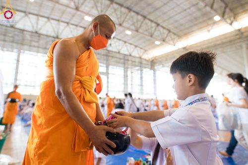 ภาพ No.99650:พิธีตักบาตรวันอาทิตย์ต้นเดือน ณ สภาธรรมกายสากล วัดพระธรรมกาย จ.ปทุมธานี วันอาทิตย์ที่ 3 ธันวาคม พ.ศ. 2566