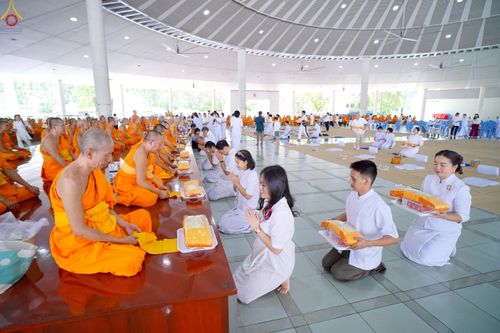 ภาพ No.229492:วันเสาร์ที่ 21 มิถุนายน พ.ศ. 2568 พิธีถวายภัตตาหารเมนูสวรรค์ เพื่อการบรรลุธรรม ณ หอฉันคุณยายอาจารย์ฯ วัดพระธรรมกาย