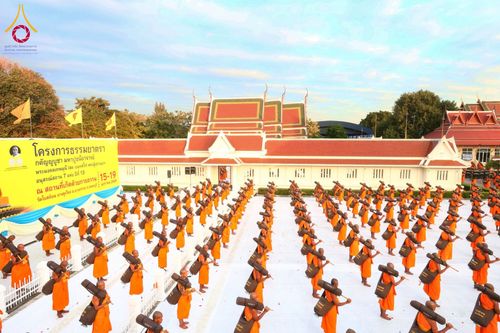 ภาพ No.197065:พระธรรมยาตราปฏิบัติธรรม และถ่ายภาพหมู่ประวัติศาสตร์ ณ วัดโบสถ์(บน) ตำบลบางคูเวียง อำเภอบางกรวย จังหวัดนนทบุรี ในโครงการธรรมยาตรา กตัญญูบูชา มหาปูชนียาจารย์ พระมงคลเทพมุนี(สด จนฺทสโร) พระผู้ปราบมาร อนุสรณ์สถาน 7 แห่ง ปีที่ 13 วันที่ 18 มกราคม พ.ศ. 2568