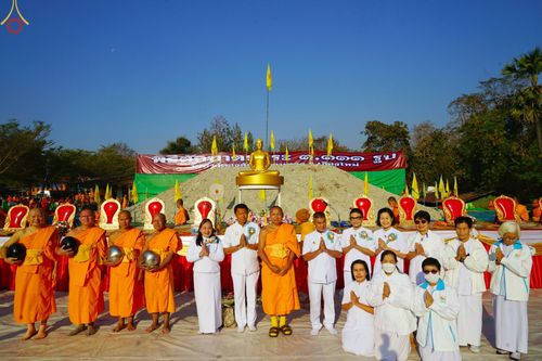 ภาพ No.75712:พิธีเจริญพระพุทธมนต์ และ ตักบาตรพระ 1,111 รูป  บำเพ็ญกุศลเพื่อถวายพระพรชัยมงคลแด่  สมเด็จพระเจ้าลูกเธอ เจ้าฟ้าพัชรกิติยาภา นเรนทิราเทพยวดี กรมหลวงราชสาริณีสิริพัชร มหาวัชรราชธิดา วันเสาร์ที่ 11 กุมภาพันธ์ พ.ศ. 2566 ณ วัดห้วยตองสัก อ.จอมทอง จ.เชียงใหม่