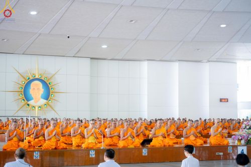 ภาพ No.168688:พิธีถวายภัตตาหารเมนูสวรรค์ ณ หอฉันคุณยายอาจารย์ วัดพระธรรมกาย ในวันเสาร์ที่ 9 พฤศจิกายน พ.ศ. 2567