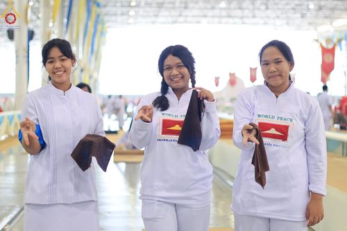 ภาพ No.58232:V.41 เทหมดใจ  ลุยต่อไป ร้อยซาวปี การเตรียมงาน การปฏิบัติงาน และการเก็บงาน ของเจ้าหน้าที่หน่วยงานต่างๆ เพื่อพิธีฉลองอายุวัฒนมงคล 80 ปี หลวงพ่อธัมมชโย และรับถวายมหาสังฆทาน 10,000 กว่าวัดทั่วประเทศ ในวันคุ้มครองโลก จันทร์ที่ 22 เมษายน พ.ศ. 2567