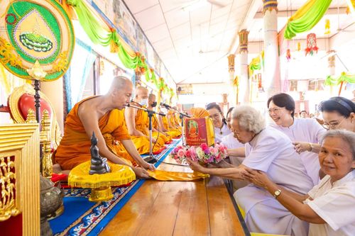 ภาพ No.166188:พิธีทอดกฐิน ณ วัดโพธิ์เลื่อน อ.เมือง จ.ปทุมธานี ในโครงการกฐินสามัคคีทั่วไทย 30,000 วัด บูชาธรรม 80 ปี หลวงพ่อธัมมชโย โดยคณะศิษยานุศิษย์วัดพระธรรมกาย วันที่ 20 ตุลาคม พ.ศ. 2567