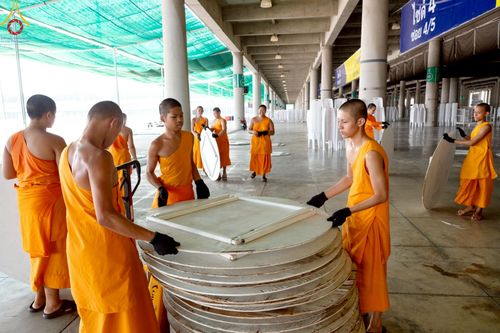 ภาพ No.220780:วันที่ 24-25 เมษายน พ.ศ. 2568 การเก็บงาน ผ้ารับประเคน ผ้าระบาย โต๊ะ เก้าอี้  ภายหลังงานวันคุ้มครองโลก ณ วัดพระธรรมกาย