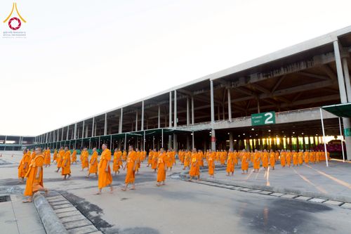 ภาพ No.274755:วันอาทิตย์ที่ 30 พฤศจิกายน พ.ศ. 2568 พิธีปลงผม โครงการอุปสมบทบูชาธรรมมหาปูชนียาจารย์ ปี 2568 ณ ลานธรรมพระมหาธรรมกายเจดีย์ ฝั่งทิศตะวันตก ระหว่างวิหารคดหมายเลข 8 และ 9 วัดพระธรรมกาย