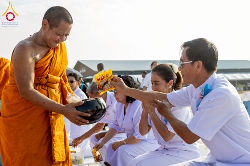 ภาพ No.230160:วันเสาร์ที่ 28 มิถุนายน พ.ศ. 2568 พิธีถวายสังฆทาน 323 วัด 4 จังหวัดชายแดนใต้ ปีที่ 21 ครั้งที่ 178 พิธีมอบกองทุนหนุนแรงใจช่วยครูใต้ ปีที่ 18 ครั้งที่ 142 ณ ศูนย์อบรมเยาวชนจังหวัดปัตตานี