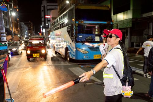 ภาพ No.237344:วันที่ 9-10 สิงหาคม พ.ศ. 2568 การเตรียมงาน เก็บงาน ของเจ้าหน้าที่ทุกสถานะ ในงานมหาสังฆทาน ตักบาตรพระ 10,000 รูป ใจกลางเมืองหาดใหญ่ จ.สงขลา