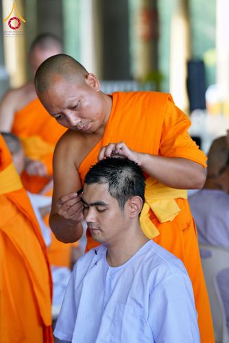 ภาพ No.143949:พิธีตัดปอยผมและปลงผมธรรมทายาท รุ่นเข้าพรรษา ณ มหาวิหารคด คอร์ 16 วัดพระธรรมกาย วันอาทิตย์ที่ 7 กรกฎาคม พ.ศ. 2567