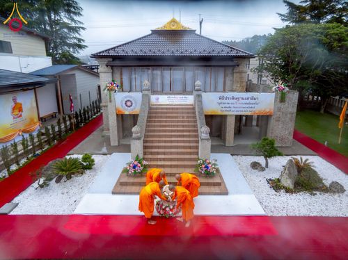 ภาพ No.220889:วันที่ 13 เมษายน พ.ศ. 2568 พิธีโปรยรัตนชาติปฐมเริ่มสถาปนาเจดีย์ และ พิธีเปิดหมู่บ้านปฏิบัติธรรม เพื่อการบรรลุธรรม ณ วัดป่าธรรมกายนานาชาติโทชิหงิ  ประเทศญี่ปุ่น