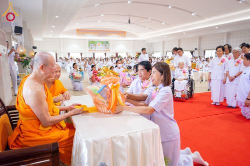 ภาพ No.174288:พิธีทอดกฐินกตัญญูบูชาธรรม ณ พระมหาเจดียทัตตชีโว ศูนย์อบรมเยาวชนกาญจนบุรี ในโครงการกฐินสามัคคีทั่วไทย 30,000 วัด บูชาธรรม 80 ปี หลวงพ่อธัมมชโย โดยคณะศิษยานุศิษย์วัดพระธรรมกาย วันที่ 9 พฤศจิกายน พ.ศ. 2567