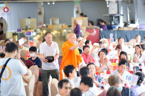 ภาพ No.224849:วันเสาร์ ที่ 10 พฤษภาคม พ.ศ. 2568 วัดพระธรรมกายฮ่องกง จัดพิธีปล่อยปลา บนเรือใหญ่บนอ่าวฮ่องกง และจัดพิธีถวายมหาสังฆทานกลางทะเล ประจำปี 2568 เนื่องในสัปดาห์วิสาขบูชาโลก