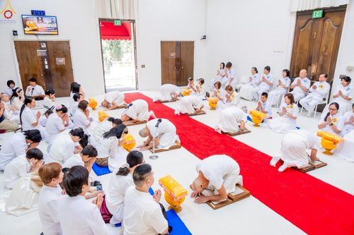 ภาพ No.252242:วันที่ 4-5 ตุลาคม พ.ศ. 2568  วัดพระธรรมกายแคลิฟอร์เนีย ประเทศสหรัฐอเมริกา ได้จัดพิธีตัดปอยผม โดยคณะสงฆ์ ญาติ ๆ และสาธุชน ให้กับนาคธรรมทายาท 8 ท่าน และได้จัดพิธีบรรพชา-อุปสมบท ฉลองพิธีทอดกฐินบรมจักรพรรดิ สร้างอุโบสถ 82 ปี บูชาธรรมหลวงพ่อธัมมชโย