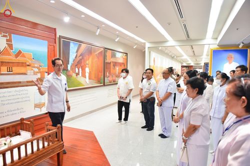 ภาพ No.144621:ชาวอำเภอคลองหลวง จังหวัดปทุมธานี ถวายเทียนพรรษามหามงคล เนื่องในเทศกาลเข้าพรรษา ประจำปี 2567 แด่คณะสงฆ์วัดพระธรรมกาย  วันพฤหัสบดีที่ 18 กรกฎาคม พ.ศ. 2567