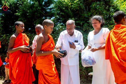 ภาพ No.225658:วันที่ 5 พฤษภาคม พ.ศ. 2568 พิธีบิณฑบาตรอบเมืองนูวราอิลิย่า ฉลองเทศกาลวิสาขบูชา แห่งชาติประเทศศรีลังกา