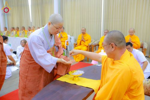 ภาพ No.197562:พิธีถวายสังฆทานคณะสงฆ์ 2 นิกายเชื่อมสัมพันธ์ไทย-เกาหลี วันอาทิตย์ที่ 5 มกราคม พ.ศ. 2568 ณ อาคารชมรมภาวนารักษ์ วัดพระธรรมกาย อำเภอคลองหลวง จังหวัดปทุมธานี