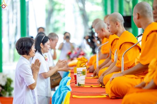 ภาพ No.227705:วันเสาร์ที่ 31 พฤษภาคม พ.ศ.2568 พิธีถวายผ้าไตรแด่สามเณรผู้เข้ารับการอุปสมบท , พิธีอุปสมบทสามเณรเตรียม DCI วัดพระธรรมกาย จ.ปทุมธานี