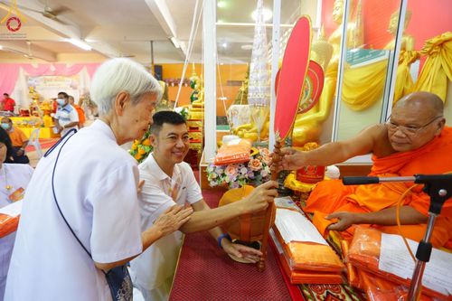 ภาพ No.166382:พิธีทอดกฐิน ณ วัดคูหาสุวรรณ จ.สุโขทัย ในโครงการกฐินสามัคคีทั่วไทย 30,000 วัด บูชาธรรม 80 ปี หลวงพ่อธัมมชโย โดยคณะศิษยานุศิษย์วัดพระธรรมกาย วันที่ 27 ตุลาคม พ.ศ. 2567