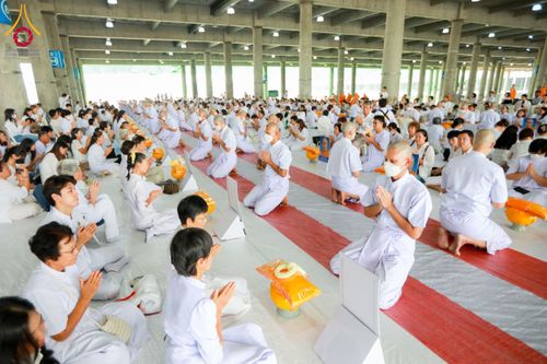 ภาพ No.62736:พิธีขอขมามอบผ้าไตร ในโครงการอุปสมบทหมู่ บูชาธรรมหลวงพ่อธัมมชโย พ.ศ.2567  โครงการอุปสมบทหมู่ธรรมทายาท ระดับอุดมศึกษา รุ่นที่51 (ภาคฤดูร้อน) โครงการบวชพระนานาชาติ AEC และ WAB รุ่นผู้บริหาร(รุ่นที่2) ณ ลานธรรม พระมหาธรรมกายเจดีย์ วันที่ 13 เมษายน พ.ศ. 2567