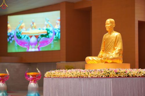 ภาพ No.89054:พิธีทอดผ้าป่าสมทบกฐินครั้งที่ 2 วันศุกร์ที่ 29 กันยายน พ.ศ. 2566 วันเพ็ญขึ้น 15 ค่ำ เดือน 10 ณ ห้องแก้วสารพัดนึก 1 วัดพระธรรมกาย