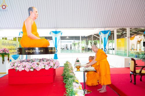 ภาพ No.85014:พิธีเจริญพระพุทธมนต์และพิธีสักการะ รูปเหมือนพระมงคลเทพมุนี (สด จนฺทสโร) ในวันที่ 5 สิงหาคม พ.ศ. 2566 ณ วัดพระธรรมกาย จ.ปทุมธานี เพื่ออัญเชิญประดิษฐาน  ณ วิหารพระมงคลเทพุนี (สด จนฺทสโร) ศูนย์ปฏิบัติธรรมภาคใต้ อ.บางกล่ำ จ.สงขลา