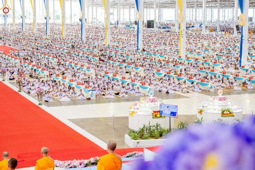 ภาพ No.236066:วันที่ 3 สิงหาคม พ.ศ. 2568 พิธีบูชาข้าวพระ ณ สภาธรรมกายสากล วัดพระธรรมกาย