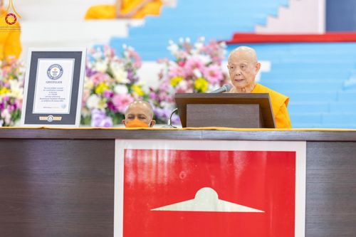 ภาพ No.124565:พิธีถวายรางวัล Guinness World Records "สถิตินั่งสมาธิและร่วมลงชื่อเพื่อสร้างสันติภาพโลก ด้วยจำนวนคนที่มากที่สุดในโลก" ณ สภาธรรมกายสากล วัดพระธรรมกาย วันมาฆบูชา เสาร์ที่ 24 กุมภาพันธ์ พ.ศ. 2567