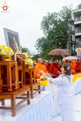 ภาพ No.226084:วันอาทิตย์ที่ 25 พฤษภาคม พ.ศ. 2568 พิธีตักบาตรพระ 1,000 รูปเมืองตรัง ครบรอบ 110 ปี เมืองทับเที่ยง ถวายเป็นพุทธบูชา ถวายเป็นพระราชกุศลแด่รัชกาลที่ 10 และอุทิศส่วนกุศลแด่อดีตเจ้าเมืองตรัง และบรรพบุรุษ ณ บริเวณหน้าศาลากลางจังหวัดตรัง ถนนพระราม 6