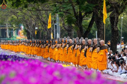 ภาพ No.120318:พิธีต้อนรับพระธรรมยาตรา ในโครงการธรรมยาตรา กตัญญูบูชา มหาปูชนียาจารย์ พระมงคลเทพมุนี(สด จนฺทสโร) พระผู้ปราบมาร อนุสรณ์สถาน 7 แห่ง ปีที่ 12 วันที่ 28 มกราคม พ.ศ. 2567 ณ วัดพระธรรมกาย จ.ปทุมธานี (ชุดที่ 2)