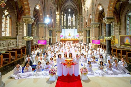 ภาพ No.271396:วันอาทิตย์ที่ 26 ตุลาคม พ.ศ. 2568 พิธีทอดกฐินสามัคคีวัดพระธรรมกายเนเธอร์แลนด์ กฐินเพื่อปฏิสังขรณ์ผนังรอบโบสถ์ อายุกว่า 135 ปี