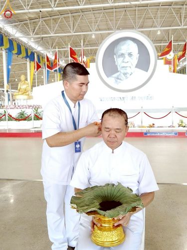 ภาพ No.223154:วันที่ 2 -10 พฤษภาคม พ.ศ. 2568 พิธีตัดปอยผม ปลงผม พิธีขอขมาลาอุปสมบทอุทิศชีวิต ของอุบาสก พิสิทธิ์ หมื่นแกล้ว  ณ วัดพระธรรมกาย