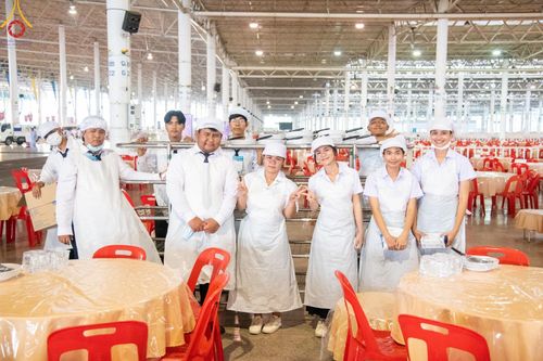 ภาพ No.58824:V.40 ภัตตาหารพระหมื่นวัด เราจัดให้ การปฏิบัติงานของเจ้าหน้าที่และอาสาสมัคร เพื่อรับบุญในการถวายภัตตาหาร แด่คณะสงฆ์ 10,000 กว่าวัดทั่วประเทศ ที่มาร่วมงานวันคุ้มครองโลก จันทร์ที่ 22 เมษายน พ.ศ. 2567 ณ วัดพระธรรมกาย