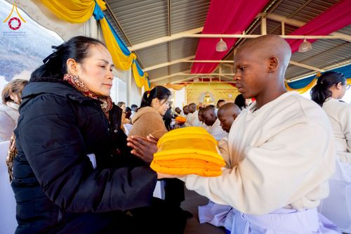ภาพ No.231653:โครงการบรรพชาอุปสมบทหมู่ครั้งที่ 2 ณ วัดพระธรรมกายโจฮันเนสเบิร์ก ประเทศแอฟริกาใต้ วันอาทิตย์ 29 มิถุนายน พ.ศ. 2568